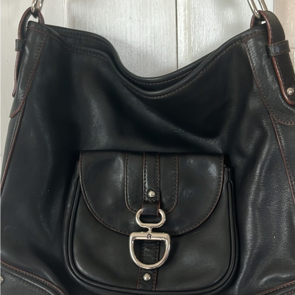 Elegant Black Leather Shoulder Bag
